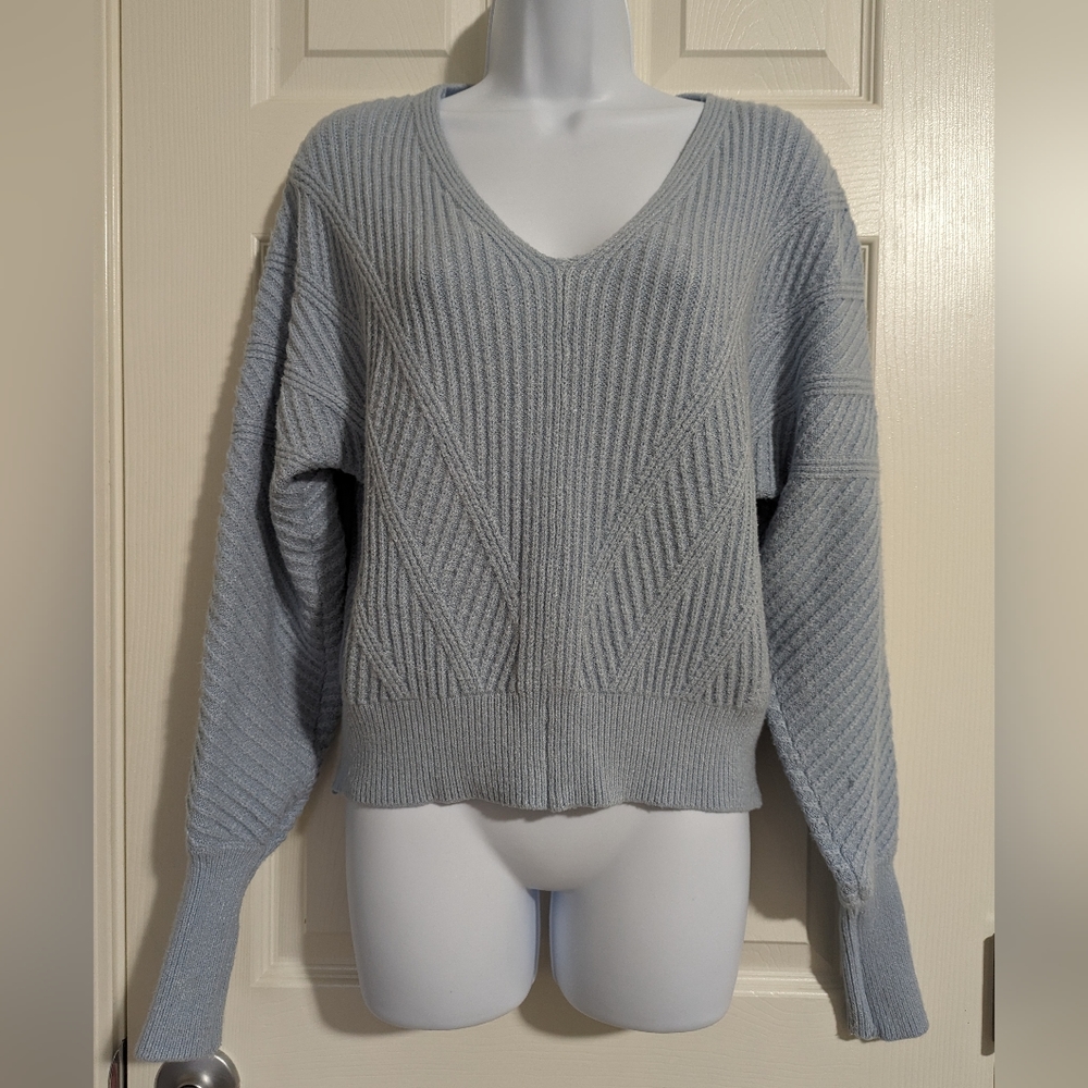 Tahari Small Blue V-neck Sweater Long Sleeve Fall Soft Cozy Spring